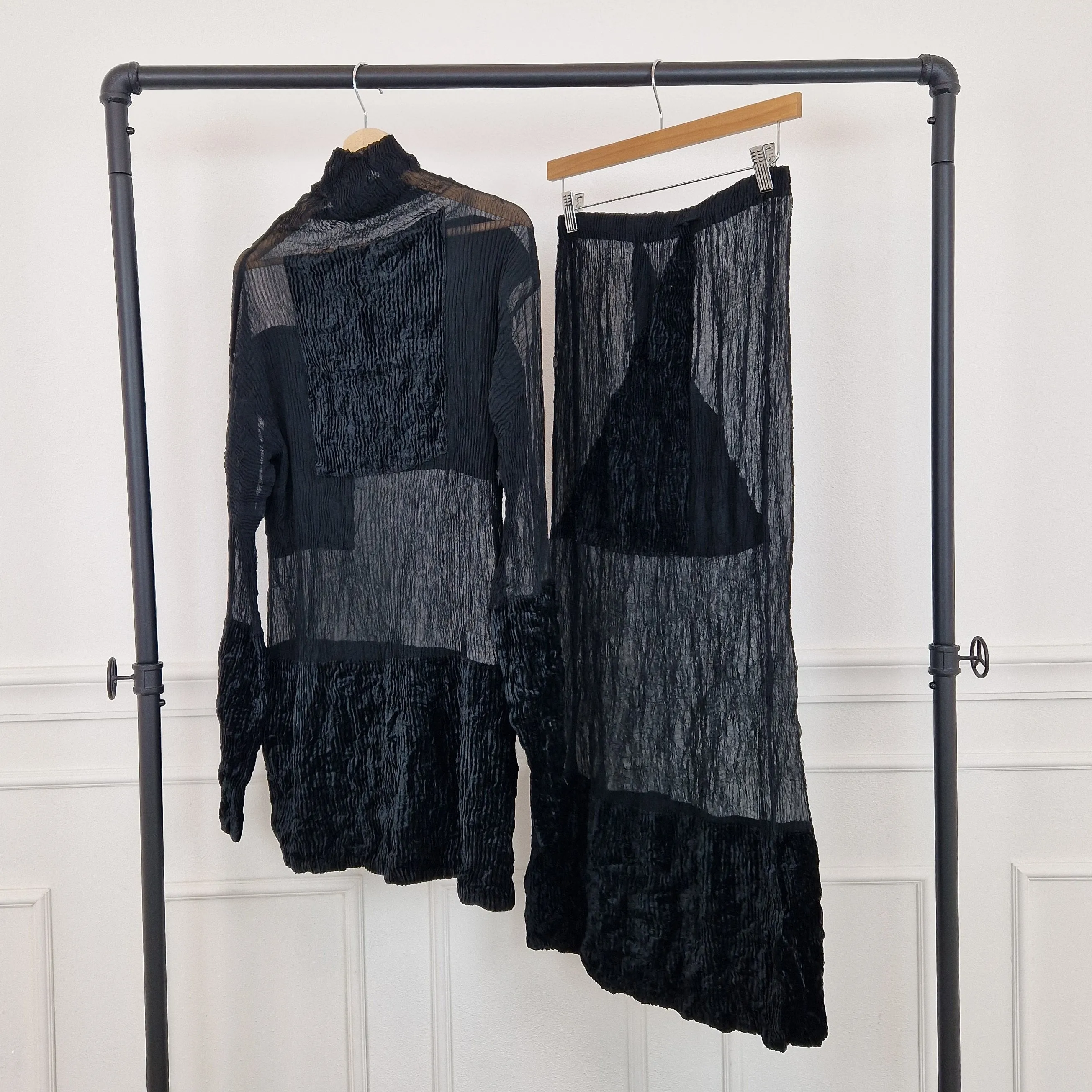 Completo Issey Miyake nero trasparente