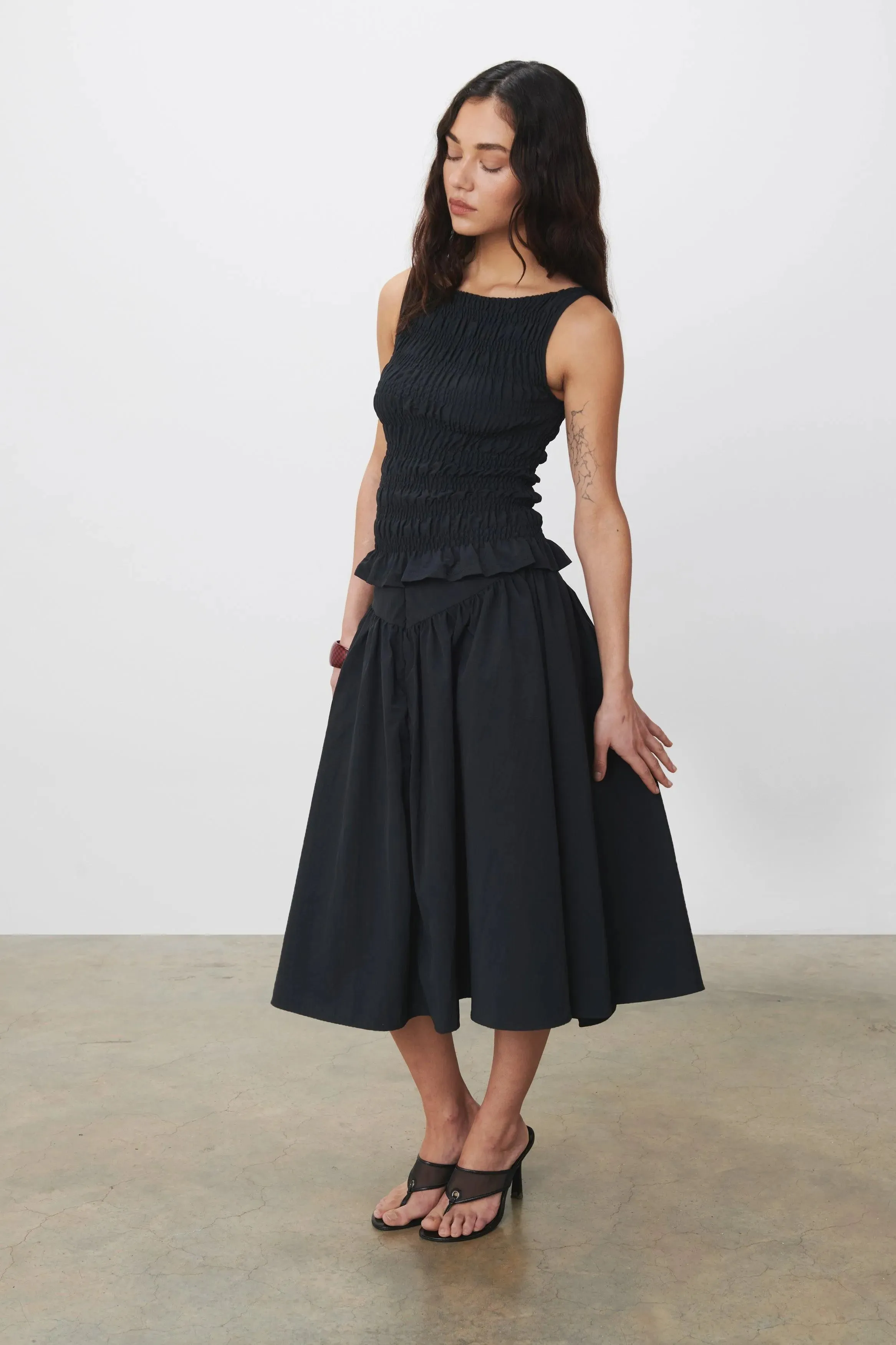 The Deba Top, Onyx