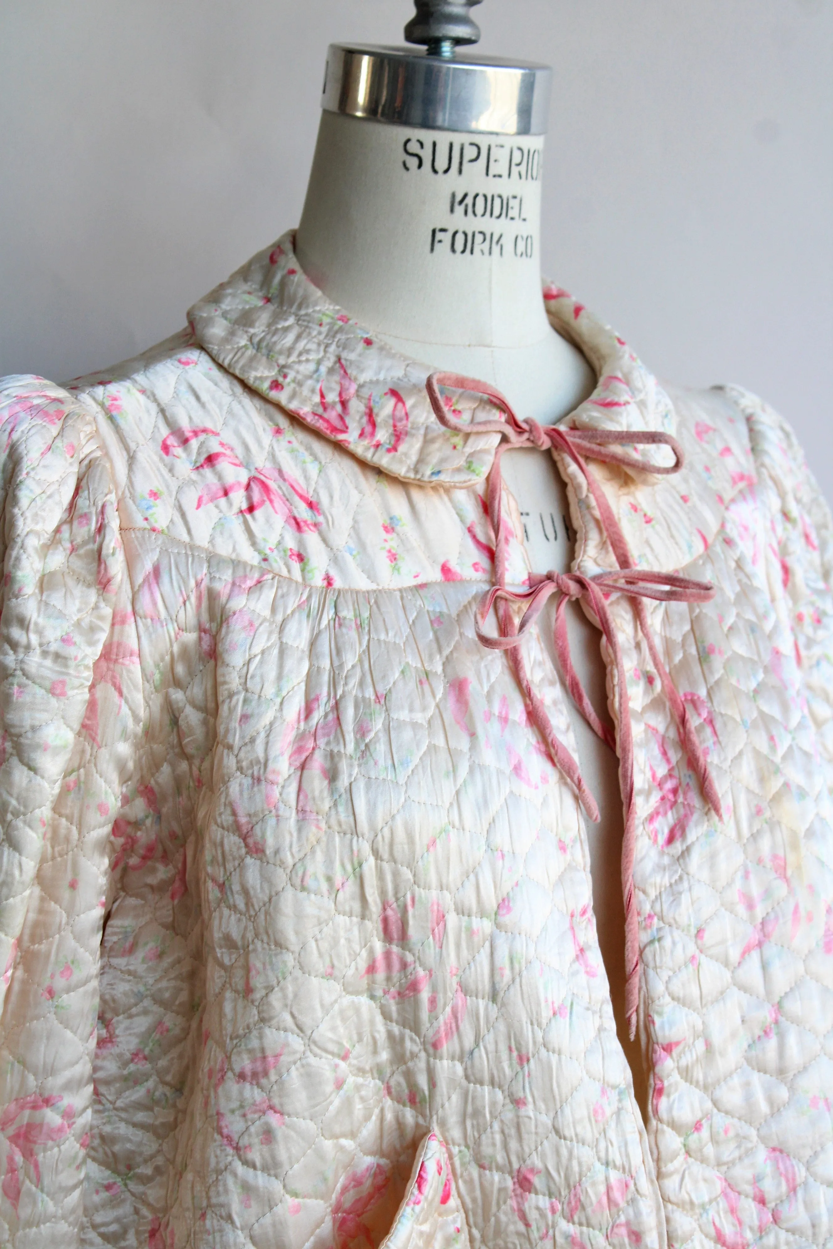 Vintage 1940s Quilted Bed Jacket