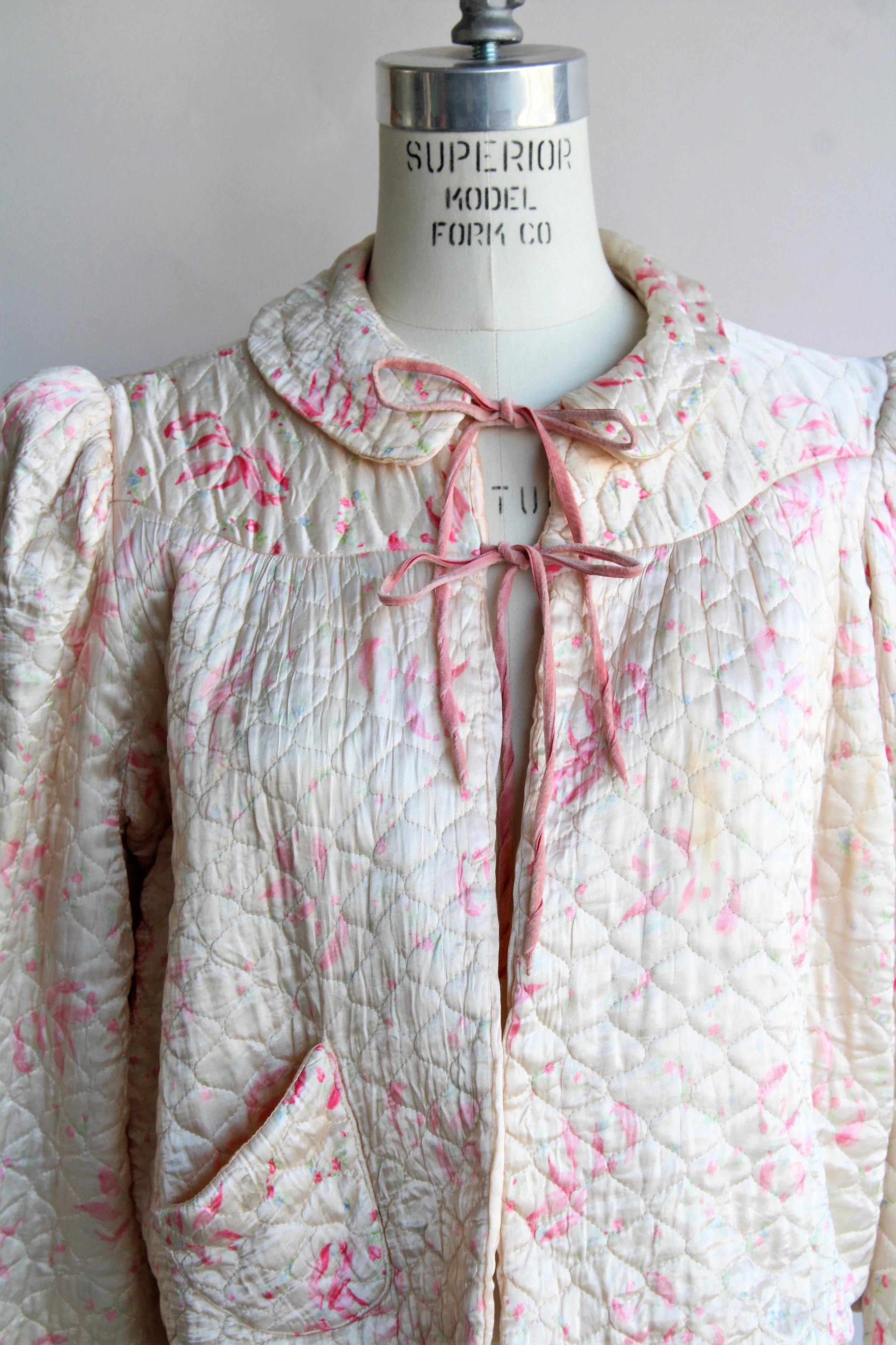 Vintage 1940s Quilted Bed Jacket