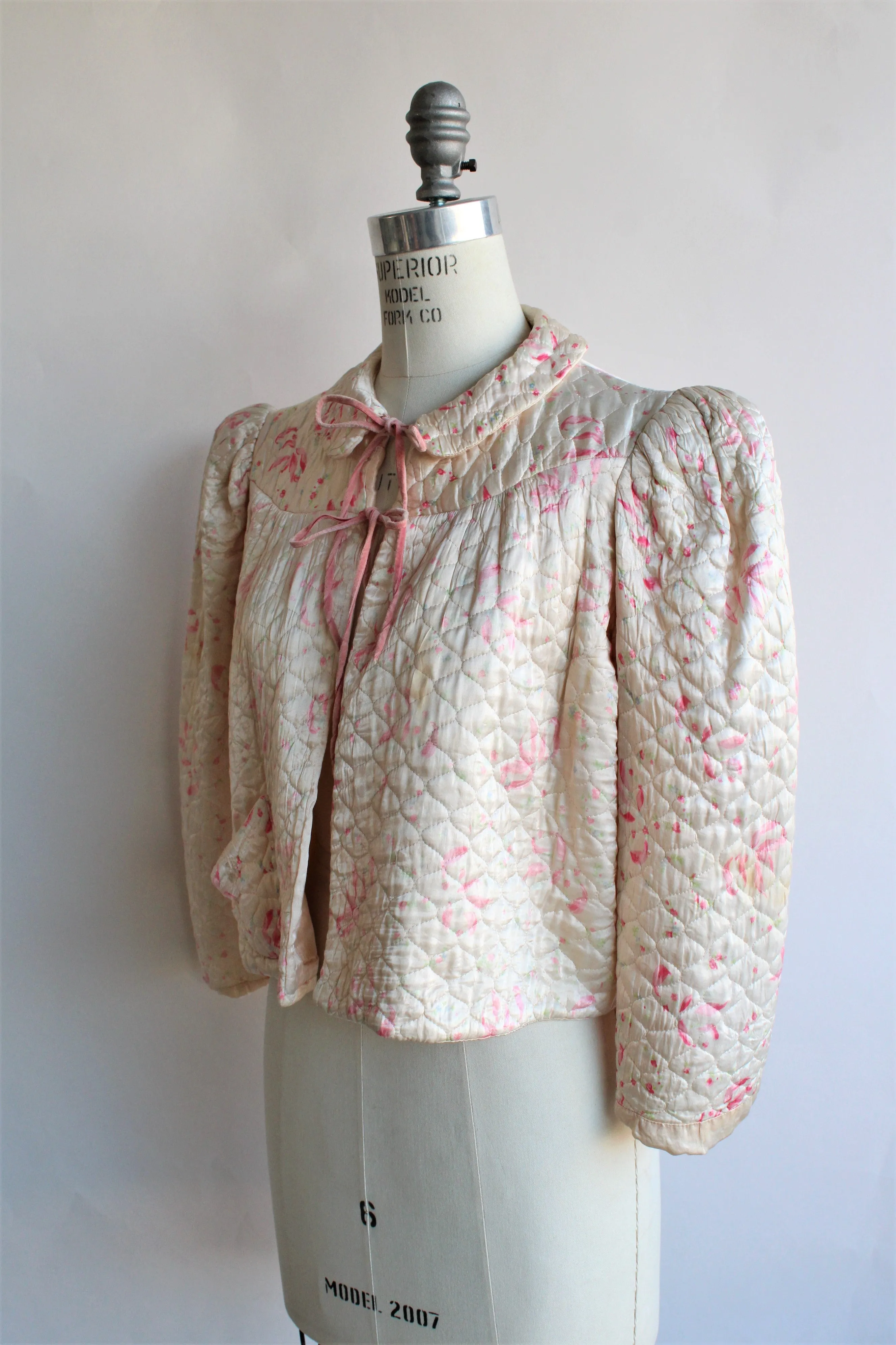 Vintage 1940s Quilted Bed Jacket