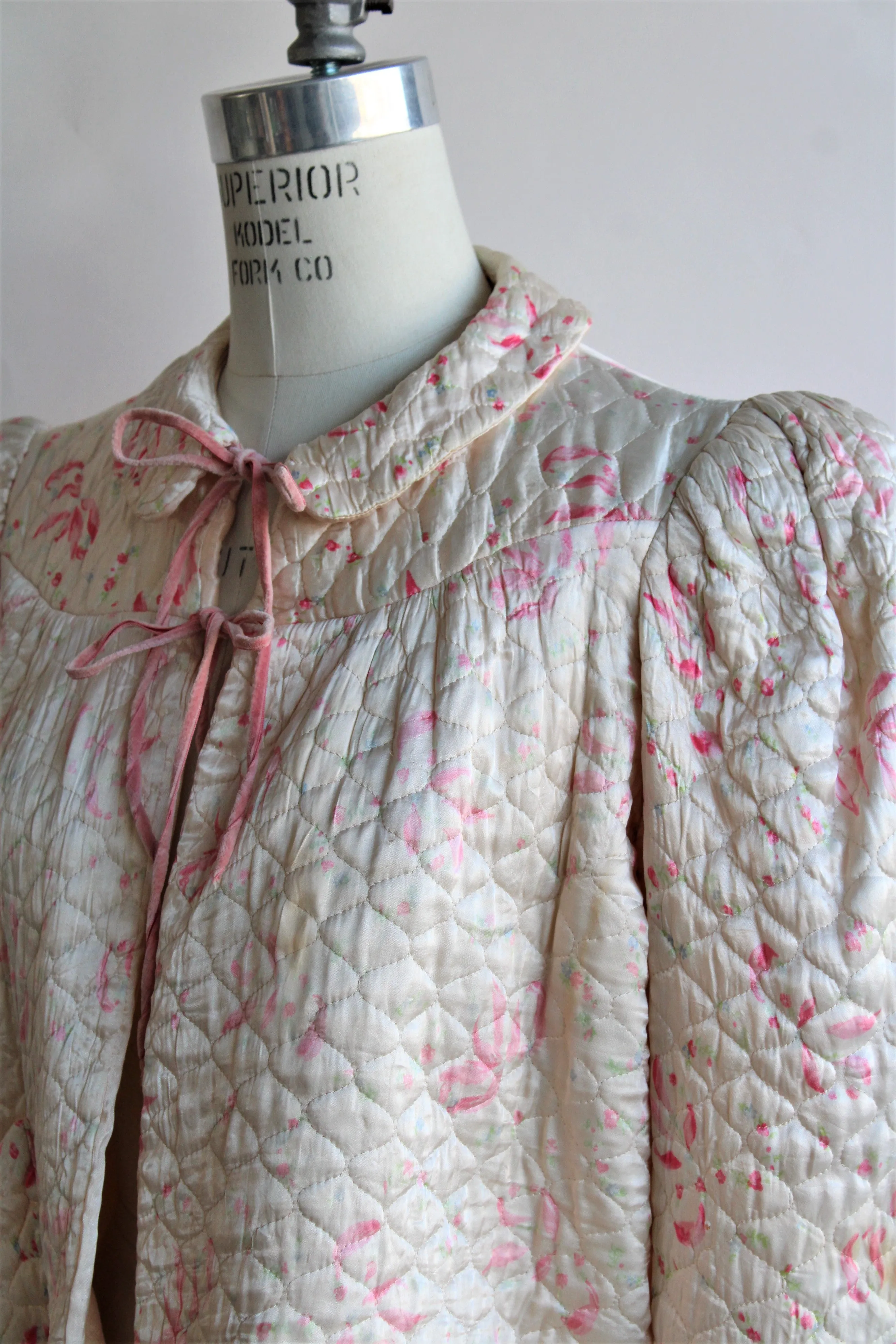 Vintage 1940s Quilted Bed Jacket